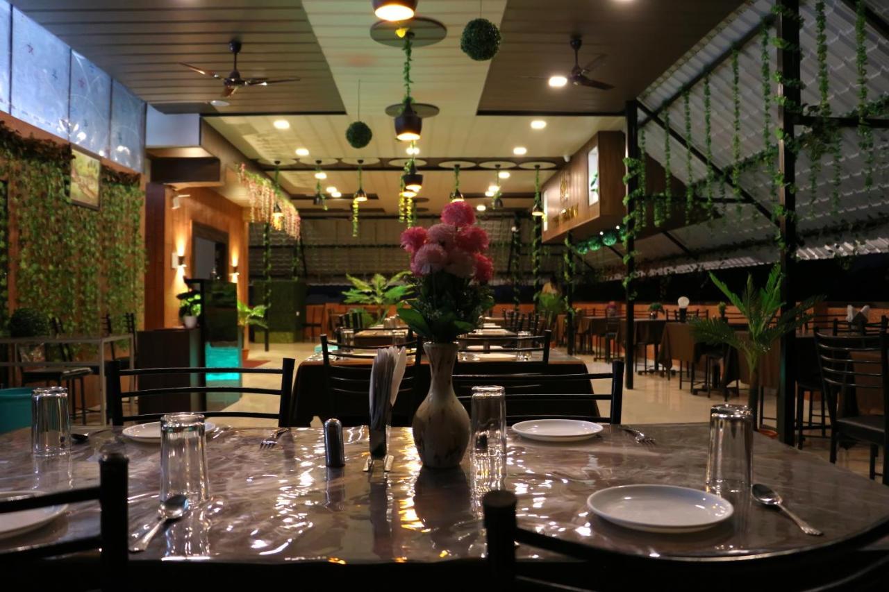 Hotel Shree Palace And Restaurant Ratlam Exterior photo